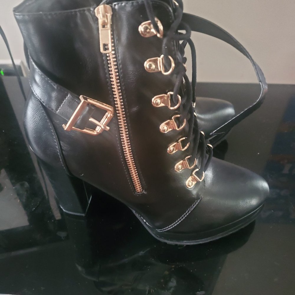 boots - Picture 3 of 4